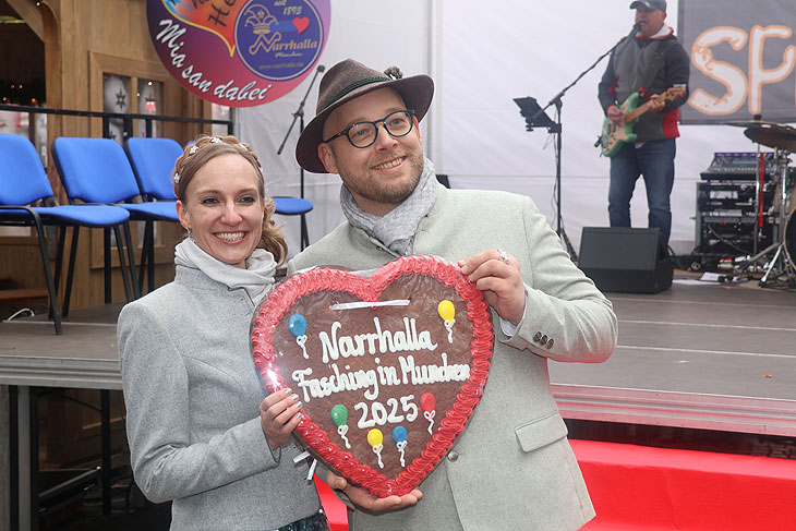 Narrhalla Prinzenpaare 2025: Narrhalla Prinzenpaar 2025:  Prinzessin Michaela II. und Prinz Christian IV. bei der Vorstellung auf dem Viktualienarkt am 11.11.2024 ©Foto: Martin Schmitz